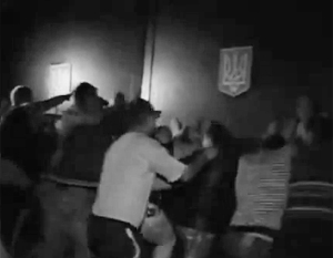 В ходе беспорядков в украинском райцентре напали на отделение милиции