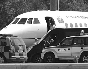 Самолет Моралеса был вынужден несколько часов провести в Вене 