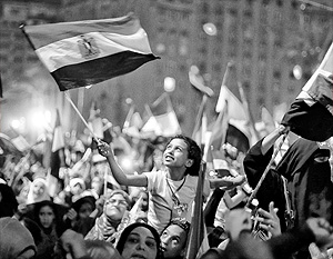 Миллионы египтян вышли на улицы, чтобы отпраздновать отстранение президента