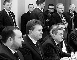 Виктор Янукович не моргнув глазом заявил, что они с ЕС уже «вышли на завершающий этап заключения соглашения об ассоциации»