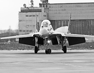 Палубные многоцелевые истребители МиГ-29К совершили имитацию посадки на авианосец