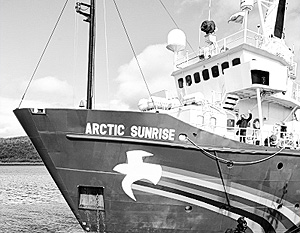 Голландцы решили добиваться освобождения судна Arctic Sunrise через международный суд