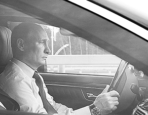 Путин приехал на открытие участка трассы в Петербурге за рулем автомобиля