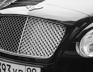 Bentley разбили за неправильную парковку в Санкт-Петербурге