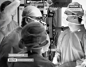 Новосибирские хирурги впервые в мире провели операцию на сердце без разреза