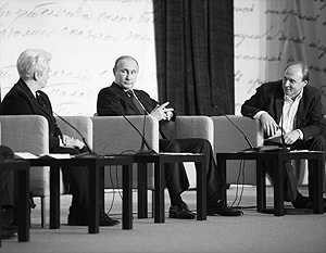 Владимир Путин впервые встретился сразу с тысячей отечественных писателей