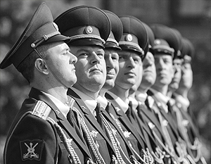 Офицерский корпус, по мнению экспертов, еще не пришел в себя после чисток, устроенных Анатолием Сердюковым