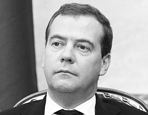 Медведев перечислил месячную зарплату пострадавшим от паводков