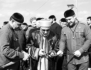 Кадыров открыл памятник жертвам трагедии в селении Дади-Юрт