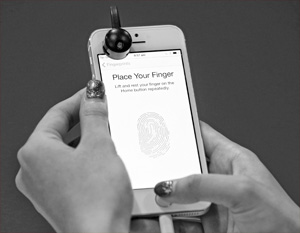 Милонов решил предложить спецслужбам проверить сканер отпечатков пальцев на iPhone 5S