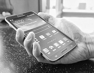 Первый в мире смартфон с изогнутым дисплеем презентовали в Samsung