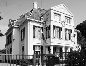 Ограбленный дом расположен рядом со зданием посольства России в Гааге 