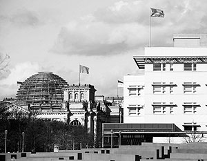 СМИ: На крыше посольства США в Берлине размещена шпионская станция