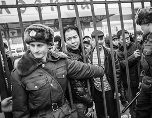Полиция начала рейд против нелегалов в ТЦ «Москва»