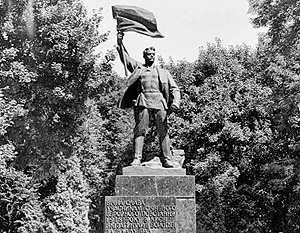 Памятник участникам восстания 1918 года осквернили в Киеве