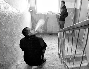 Курить в подъезде больше нельзя, соседям придется искать друг с другом компромисс либо идти в полицию