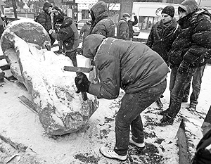 Опрос: Большинство жителей Киева осудили снос памятника Ленину