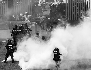 Полиция была вынуждена применить против демонстрантов слезоточивый газ 