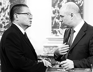 Главы двух главных экономических ведомств РФ – Алексей Улюкаев (слева) и Антон Силуанов (справа)