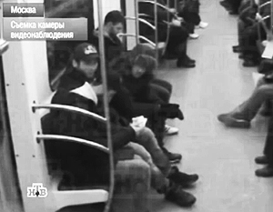 Камера в метро сняла ранивших полицейского кавказцев