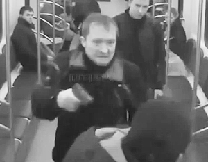 Задержанный вместе с сыном за стрельбу в московском метро мужчина попытался сбежать