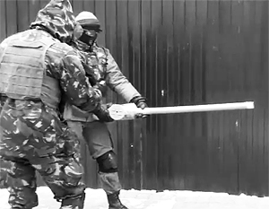 Протестующие в Киеве соорудили «картошкострел» (видео)