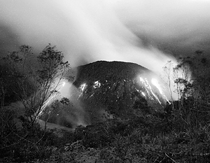 Извержение вулкана на Яве привело к эвакуации тысяч людей