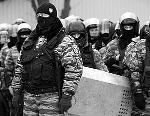 Российские паспорта получили первые бойцы «Беркута»