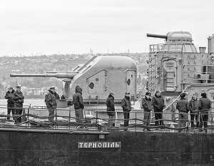 Один из украинских военных кораблей «Тернополь», остающийся на приколе в Севастопольской бухте в Крыму