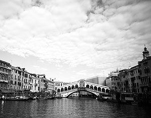 Референдум о выходе из Италии начался в Венеции