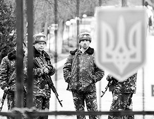 Сохранившие верность Киеву военные, скорее всего, не смогут забрать оружие с собой на Украину