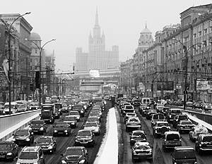 Снегопад в Москве вызвал многокилометровые пробки
