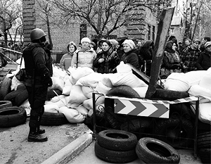 Протестующие в Славянске выставили блокпост и возвели баррикады