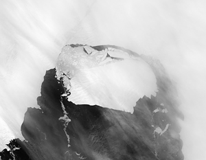 НАСА: Гигантский айсберг дрейфует из Антарктики к морю Амундсена