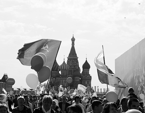 На шествие профсоюзов на Красной площади собралось более 100 тыс. человек