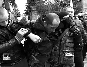 Силы самообороны Славянска освободили захваченного пилота вертолета