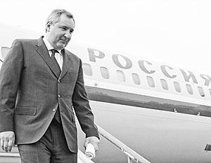 Самолет оборонного вице-премьера развернули над Украиной