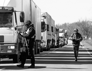 Погранслужба Украины: Со стороны России с боем прорвалась колонна грузовиков