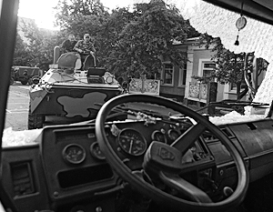 Украинские силовики называют потерю воинской части Нацгвардии и погранотряда в Луганске «передислокацией в безопасное место» 