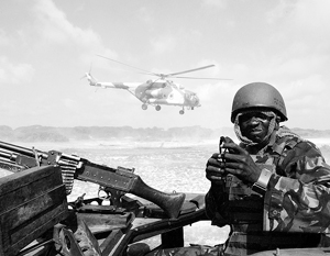 Российский вертолет обстреляли в Сомали