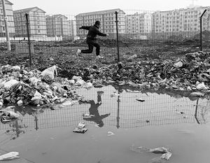 В центральном Китае пустует ряд поселков и городов, выстроенных совсем недавно. Причина – свалки токсичных отходов неподалеку от них
