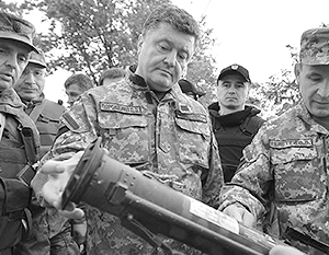 Порошенко: Украина сократит расходы на науку ради производства оружия