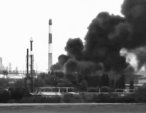 На нефтеперерабатывающем заводе в Луганской области начался пожар