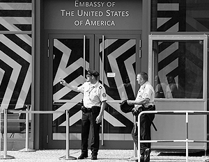 Посольство США приостановило выдачу виз по всему миру