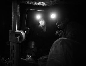 На обесточенных шахтах в Горловке под землей остались девять горняков
