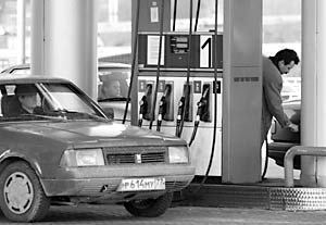 За осень цена на бензин может подняться до 20 рублей за литр