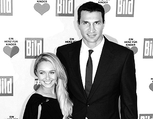 СМИ: Свадьба Кличко с американской актрисой откладывается