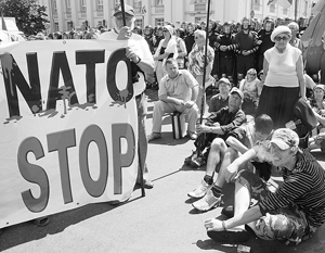 В Twitter создан хэштег #StopNATO