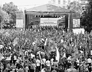 Многотысячный митинг против ассоциации Молдавии с ЕС состоялся в Кишиневе