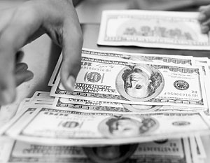 Курс доллара впервые в истории достиг 38 рублей